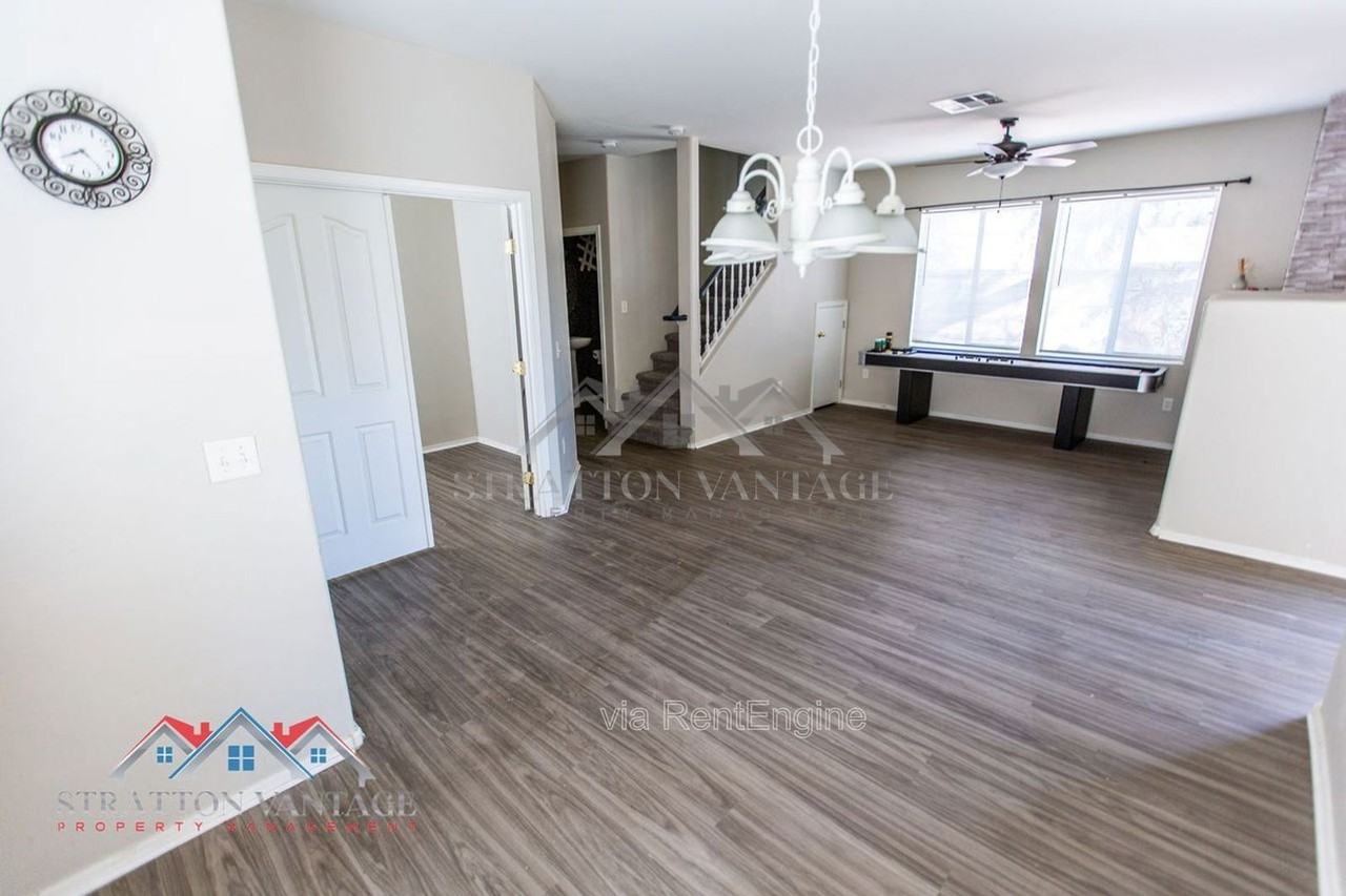 2185 N Mosley Dr - Photo 4 of 44