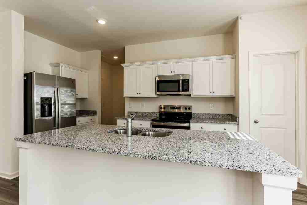 7610 Saffron Ave - Photo 5 of 17