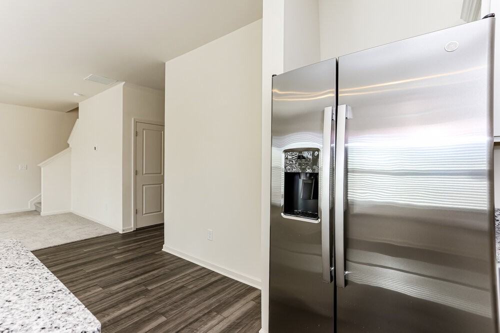 7610 Saffron Ave - Photo 6 of 17