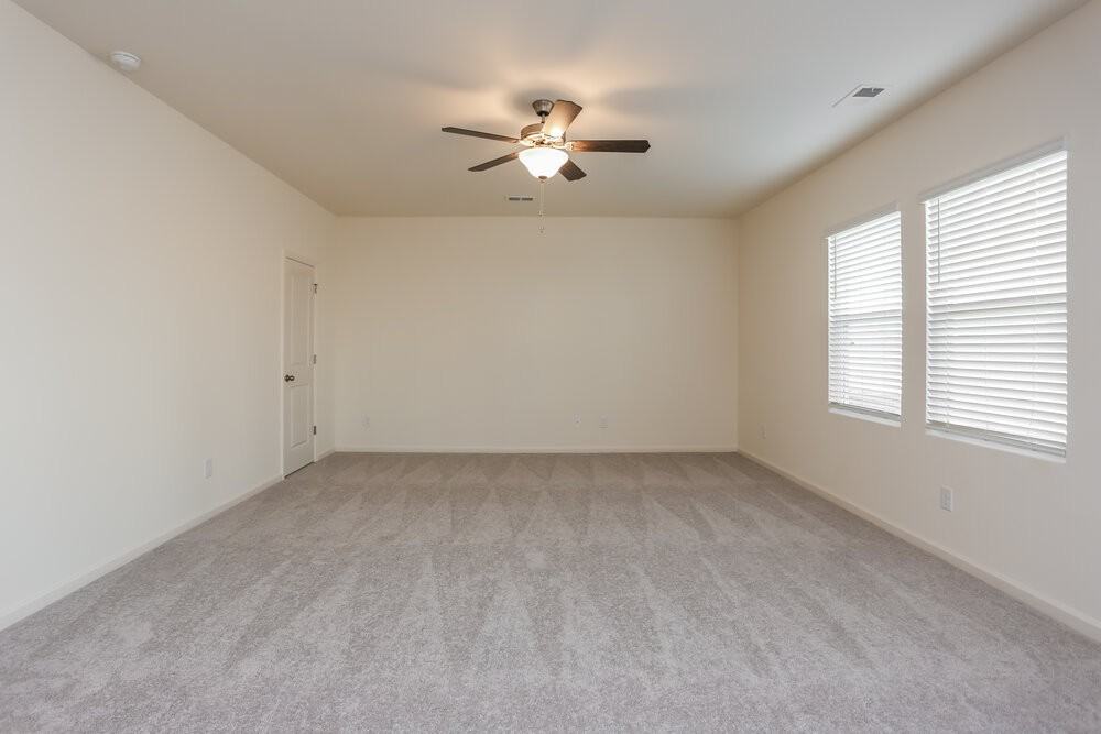 7631 Saffron Ave - Photo 4 of 17