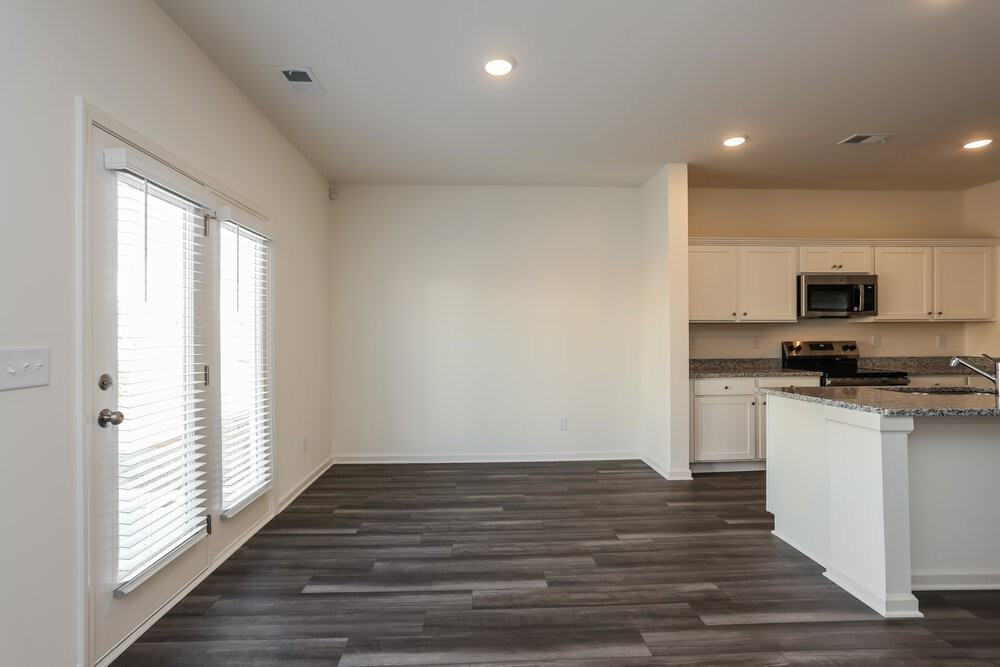 7631 Saffron Ave - Photo 6 of 17