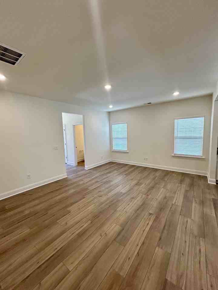 127 Victory Ln - Photo 3 of 24