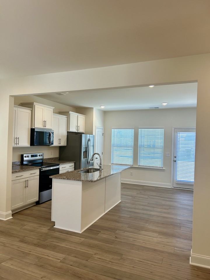 127 Victory Ln - Photo 2 of 24