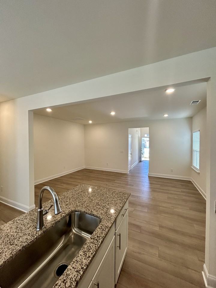 127 Victory Ln - Photo 4 of 24