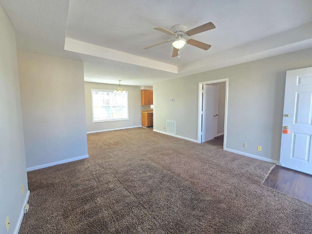 746 Shelton Cir - Photo 4 of 20