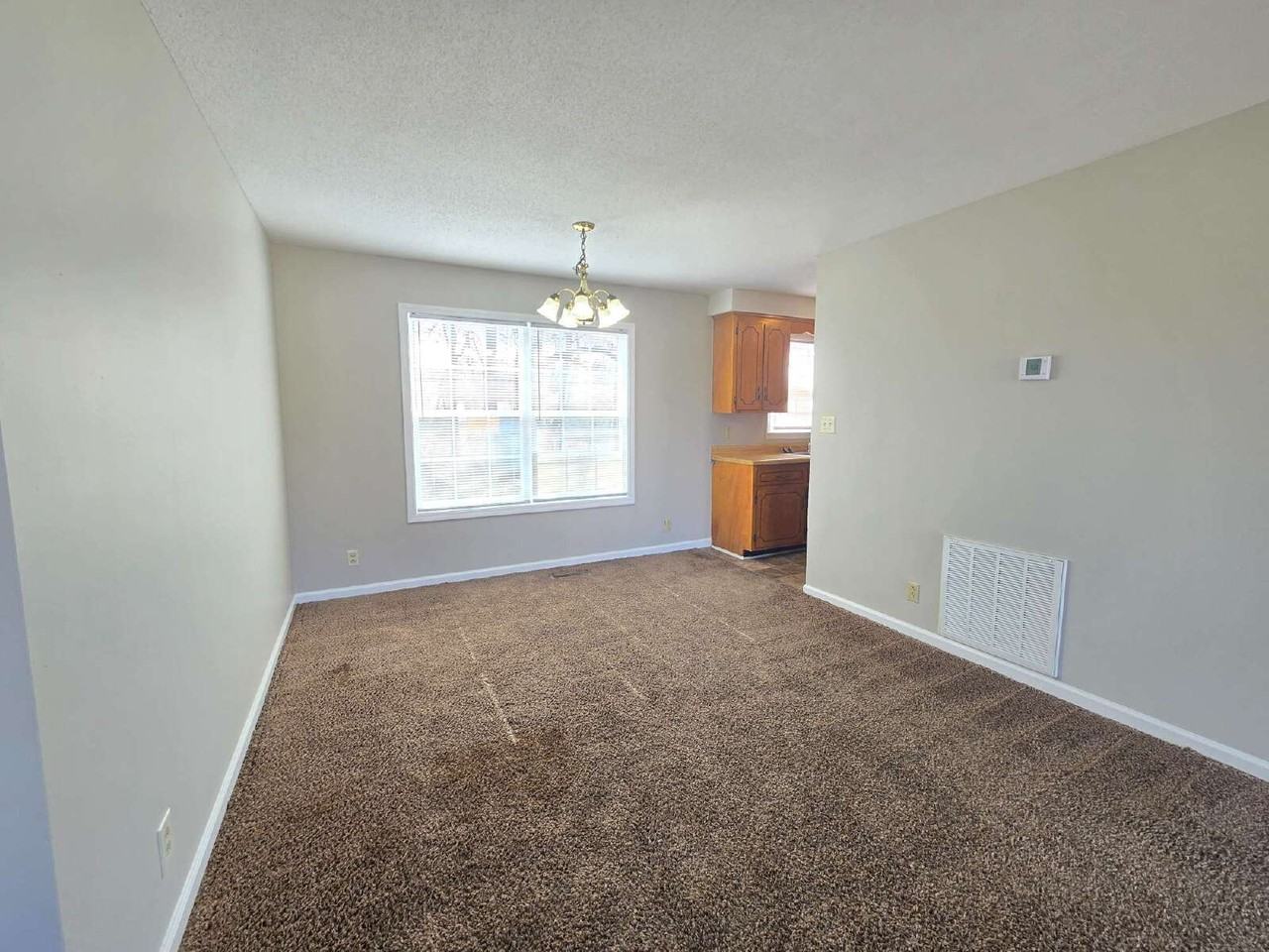 746 Shelton Cir - Photo 5 of 20