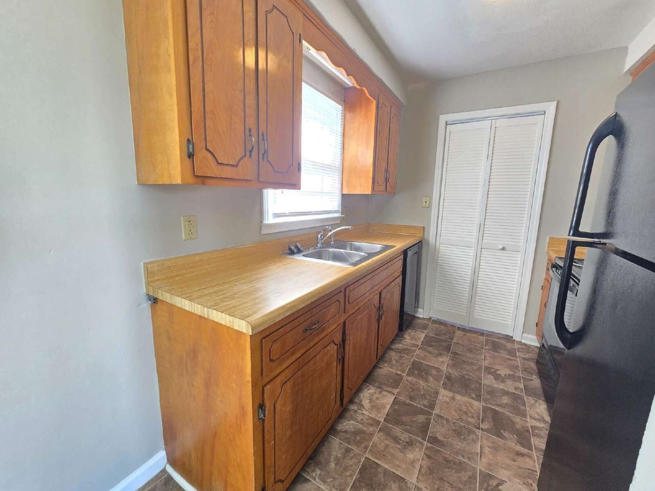 746 Shelton Cir - Photo 6 of 20