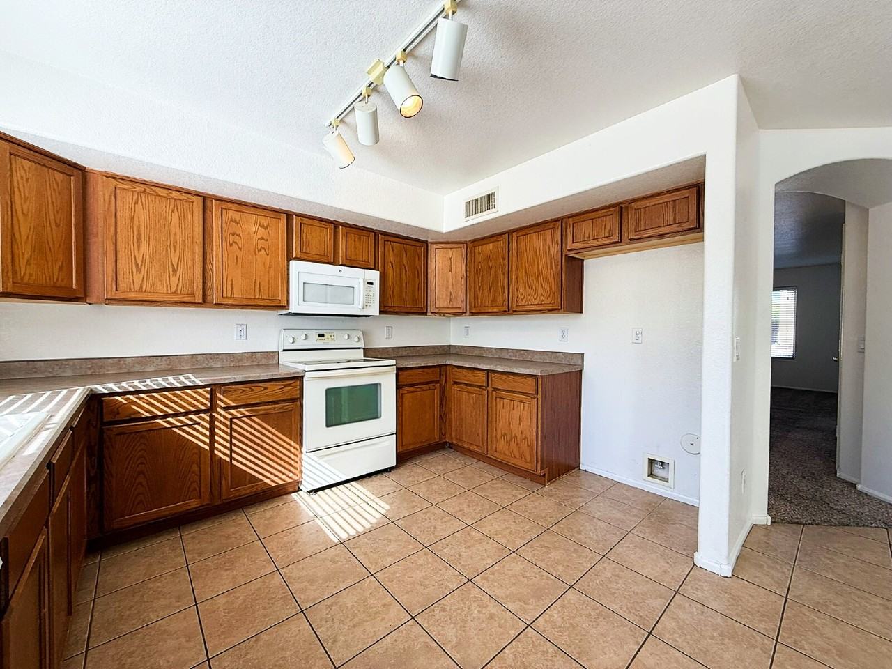 16649 W Monte Cristo Ave - Photo 7 of 37