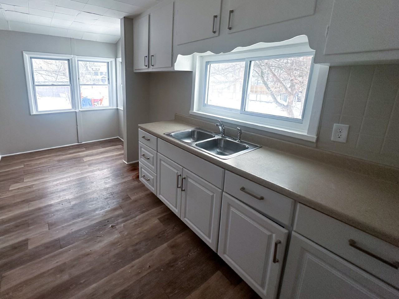 100 Wellington Ave - Photo 3 of 15