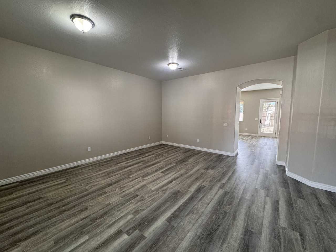 821 W Saguaro Ln - Photo 3 of 28