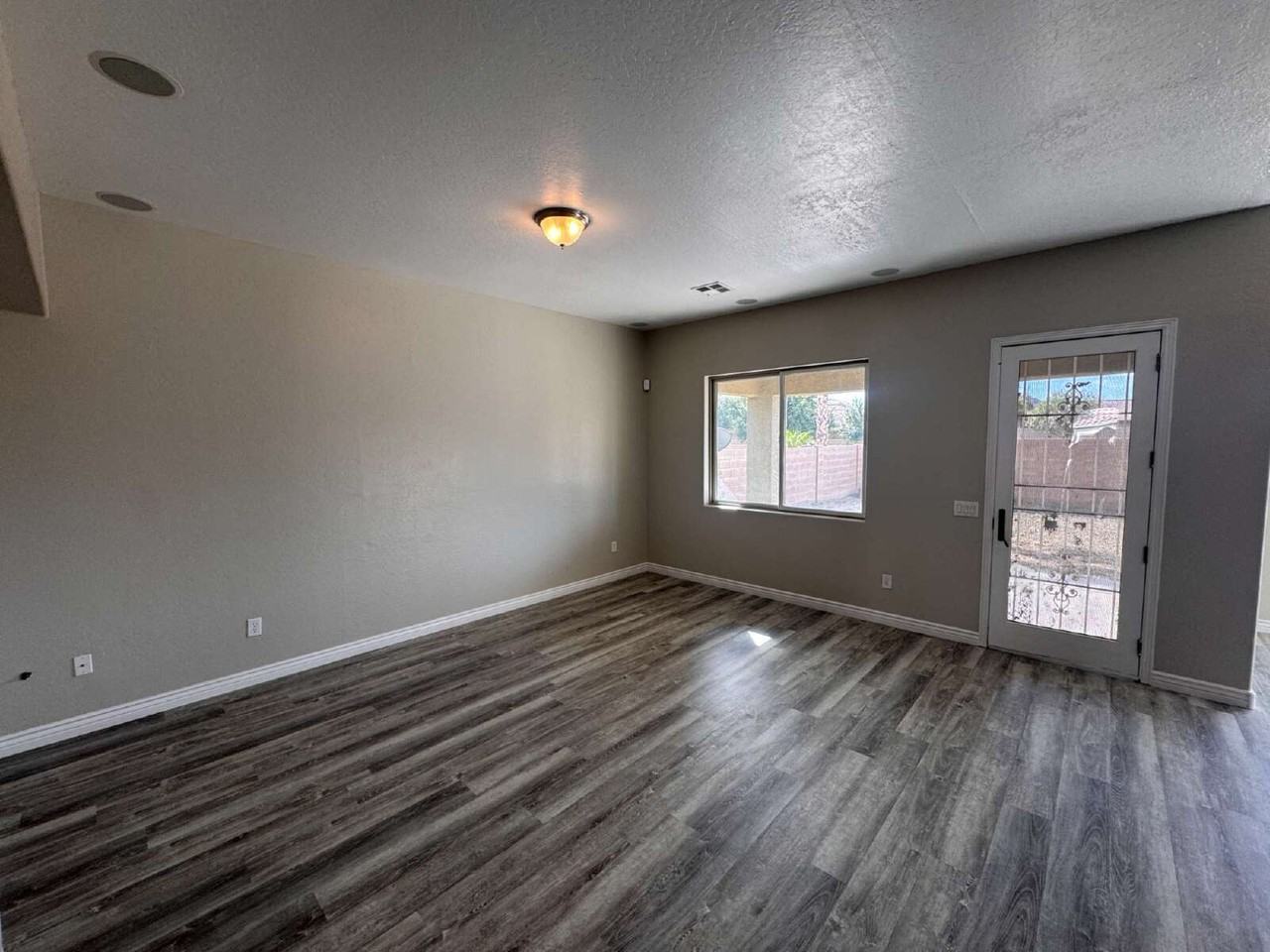 821 W Saguaro Ln - Photo 5 of 28