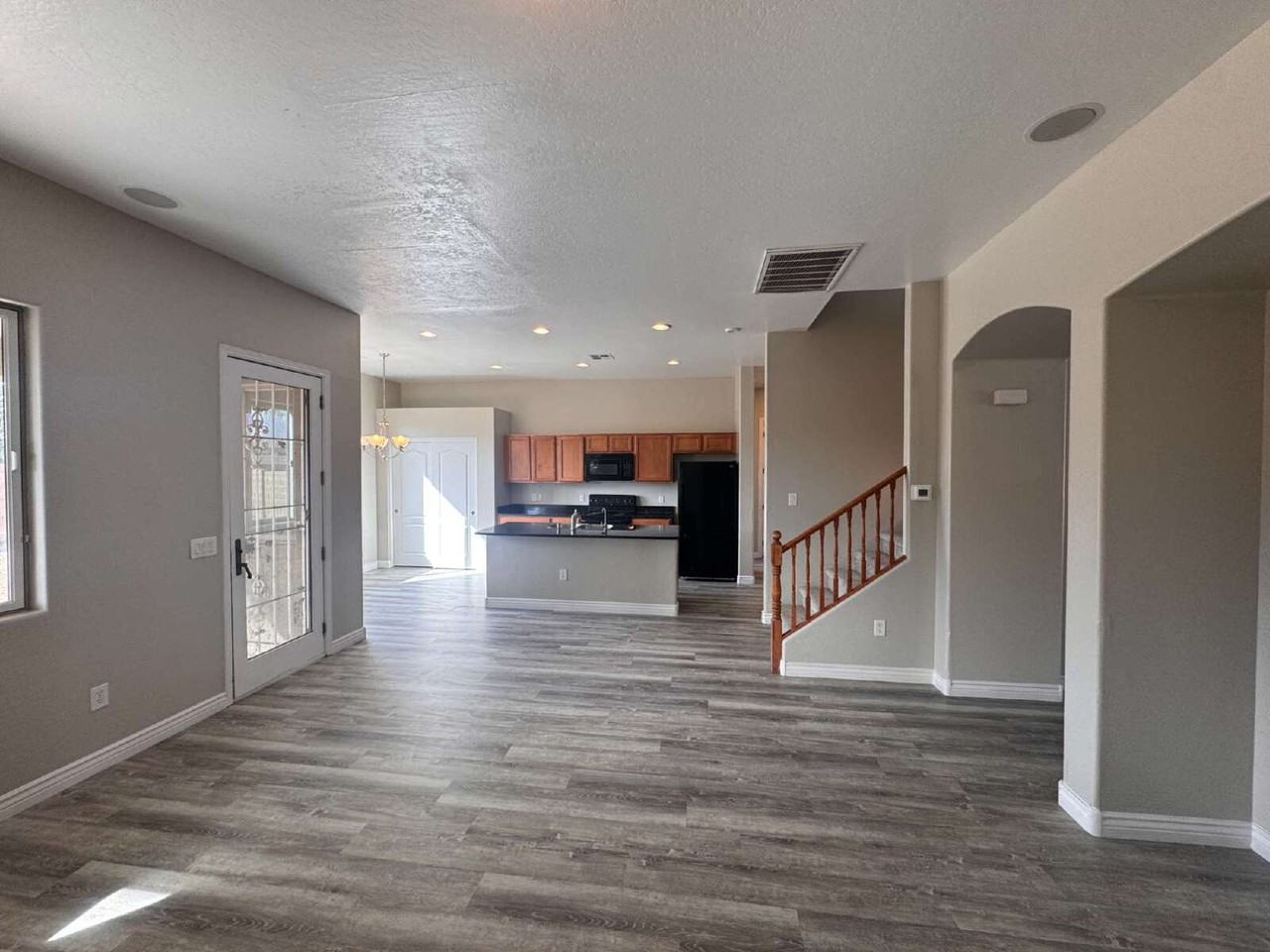 821 W Saguaro Ln - Photo 6 of 28