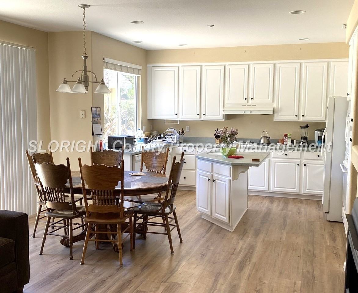 973 Goldenrod Ln - Photo 3 of 23