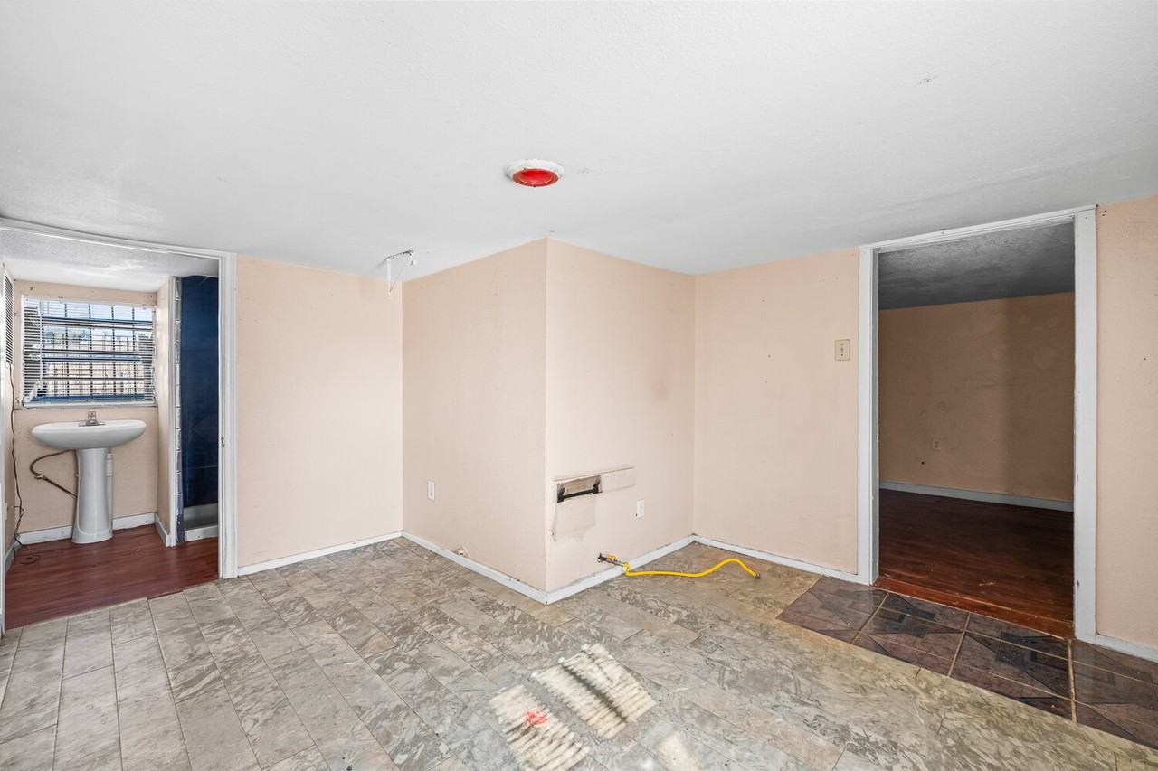 1608 29th St #C - Photo 7 of 8