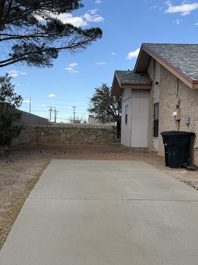 15327 Woodhill Ct - Photo 4 of 23