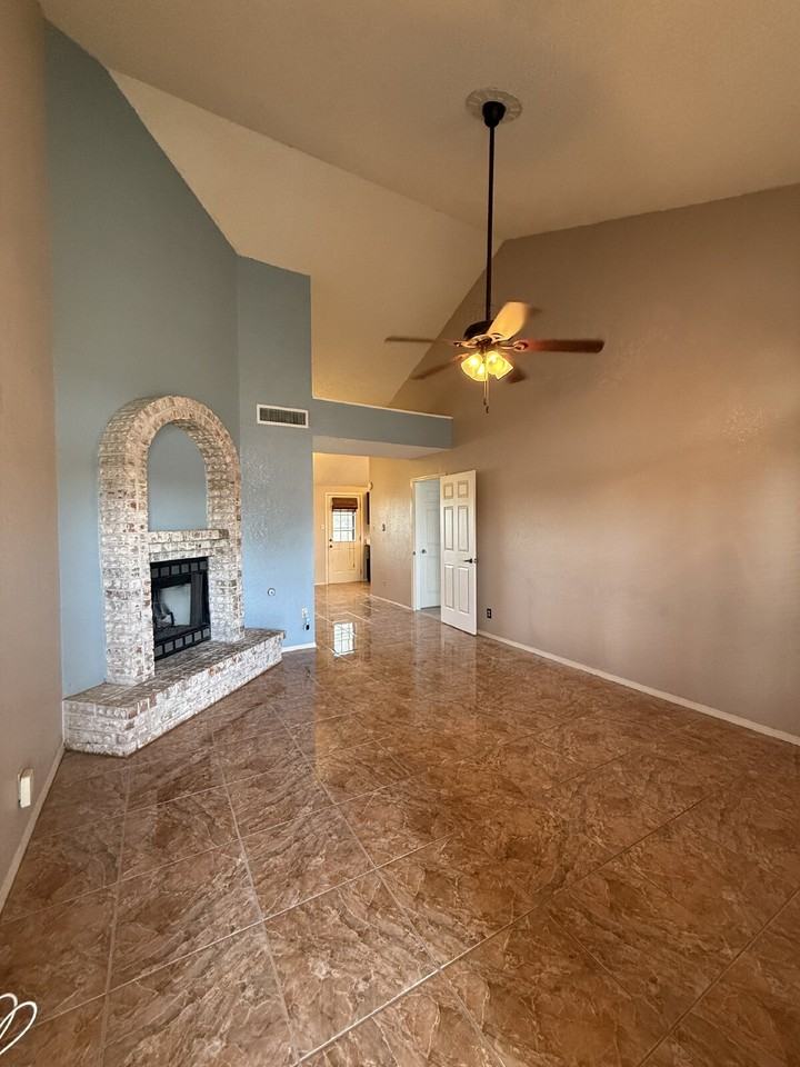 15327 Woodhill Ct - Photo 5 of 23