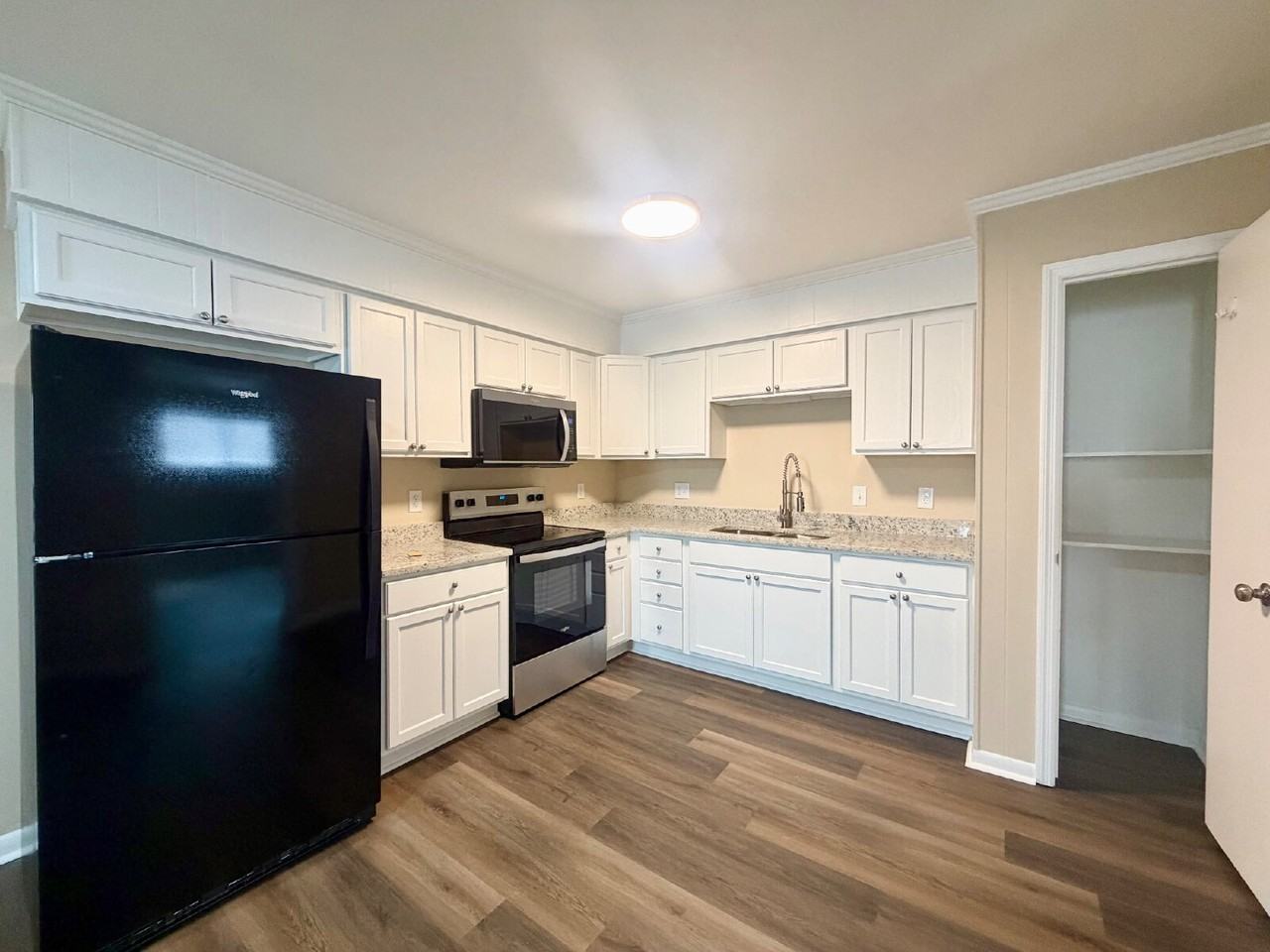 104 Cordillo Pkwy #J1 - Photo 3 of 7