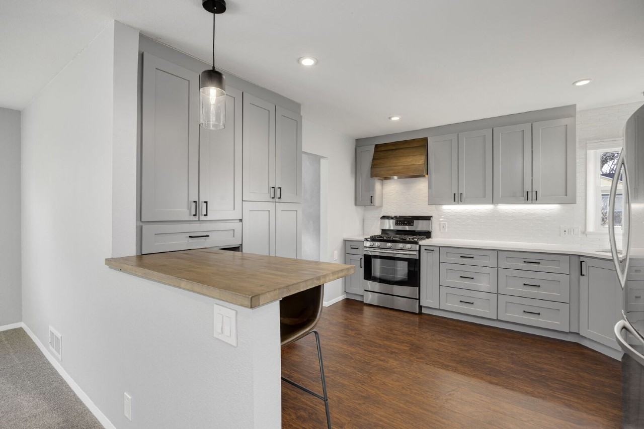 1309 W Myrtle St - Photo 5 of 17