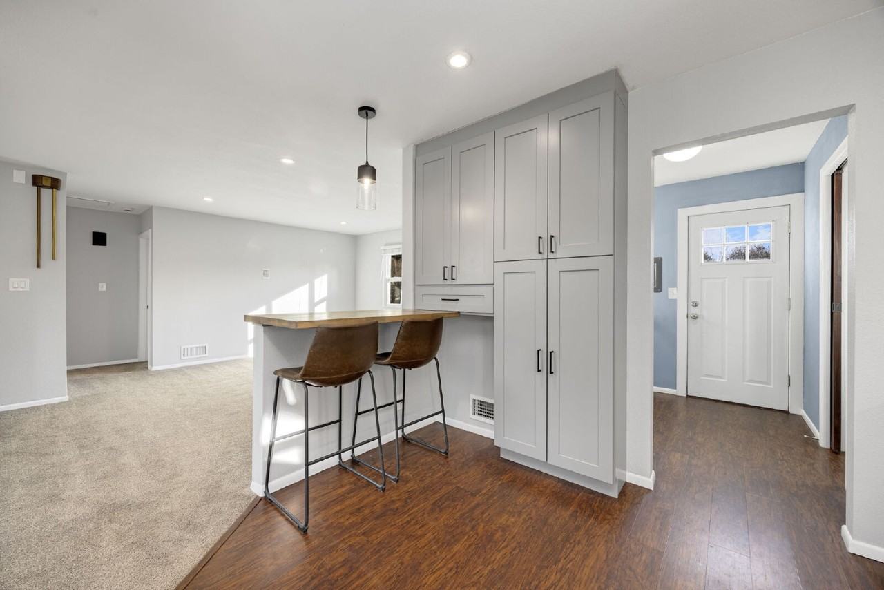 1309 W Myrtle St - Photo 7 of 17