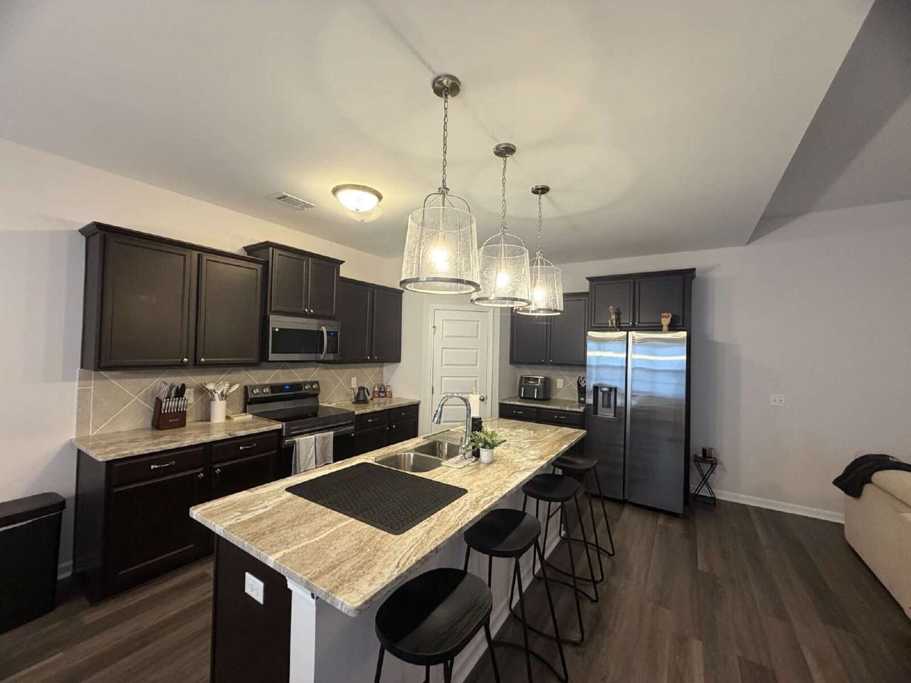 184 Glendale Ln - Photo 3 of 7