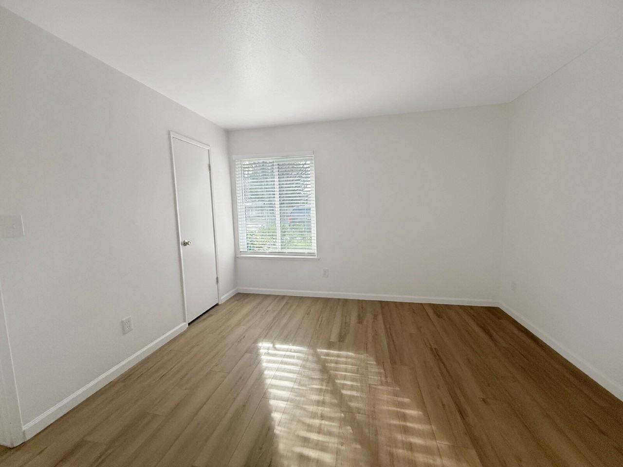 3251 Mill Springs Dr - Photo 3 of 19