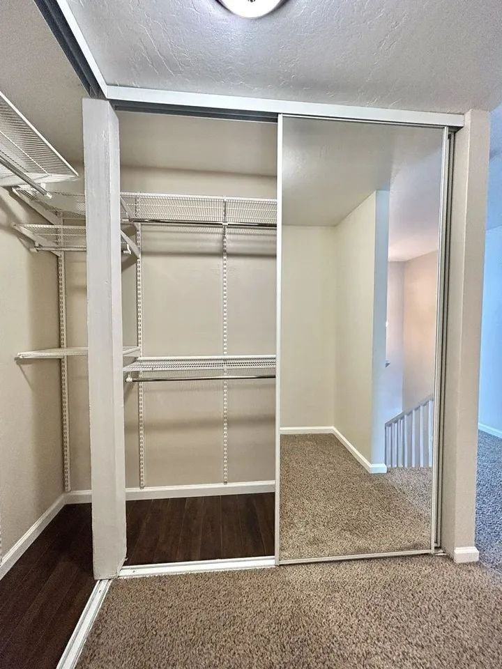 1587 Oxford St - Photo 3 of 7