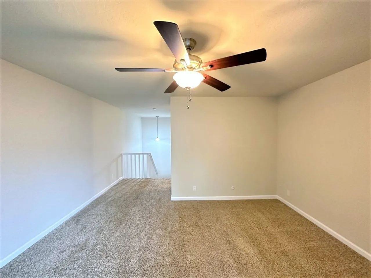 1587 Oxford St - Photo 5 of 7