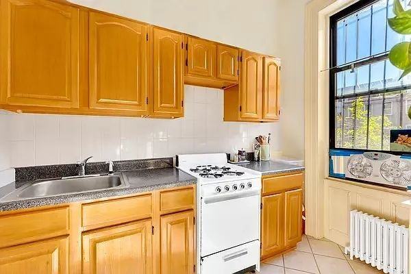 234 Madison St - Photo 6 of 10