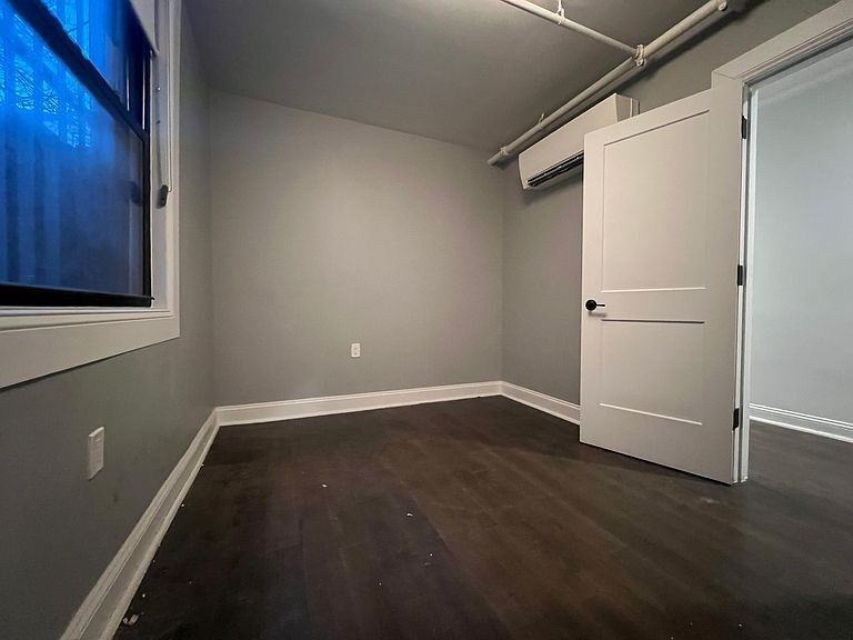 256 Jefferson Ave - Photo 2 of 14