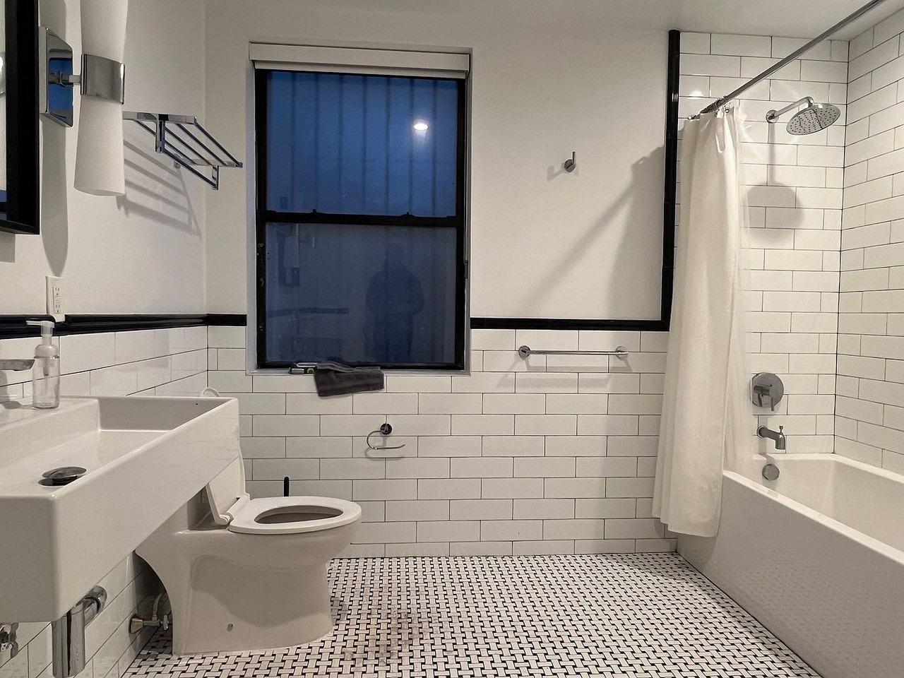 256 Jefferson Ave - Photo 4 of 14