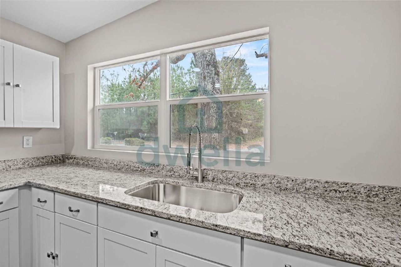 379 Curtis Dr - Photo 7 of 21