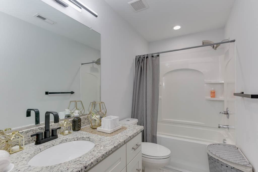 377 Leeland Ave #B - Photo 5 of 50