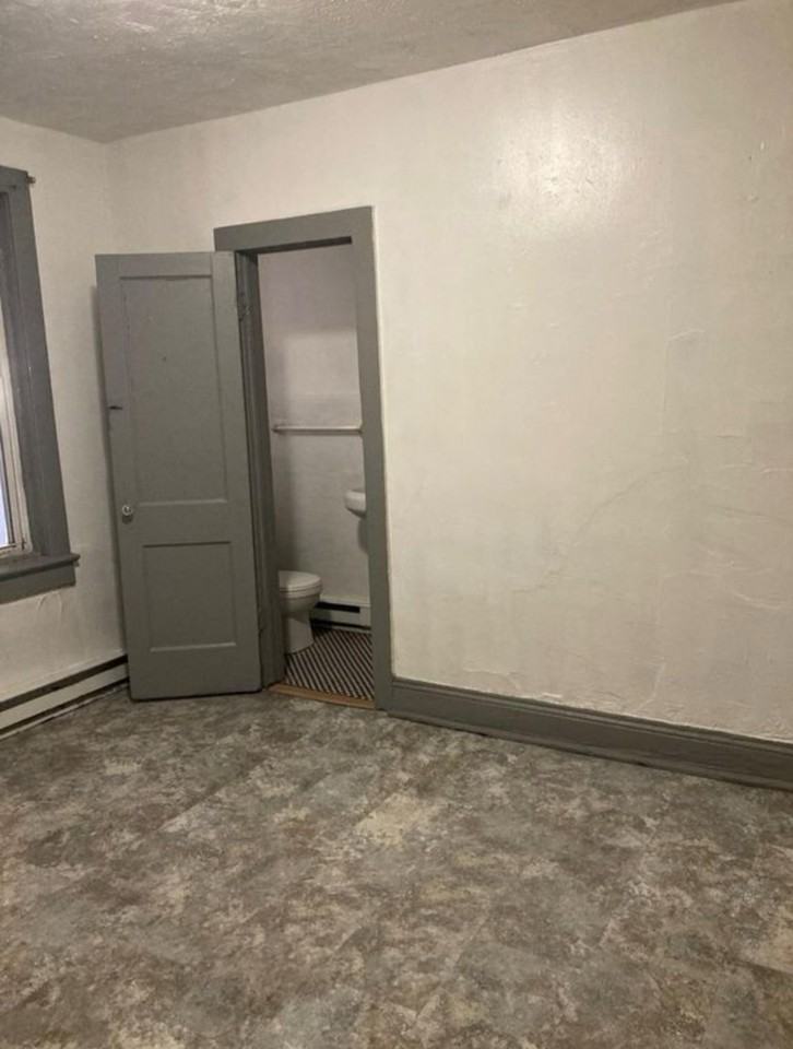 686 Rutherford Ave - Photo 4 of 7