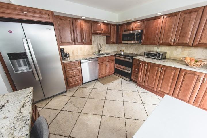 501 Southwest 11th Place #101 - Photo 4 of 8