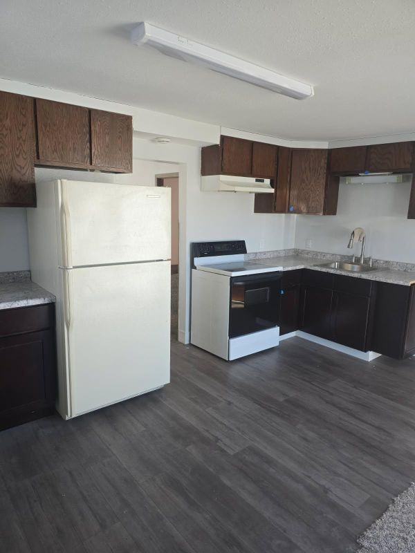 250 Douglas Ave E - Photo 3 of 9