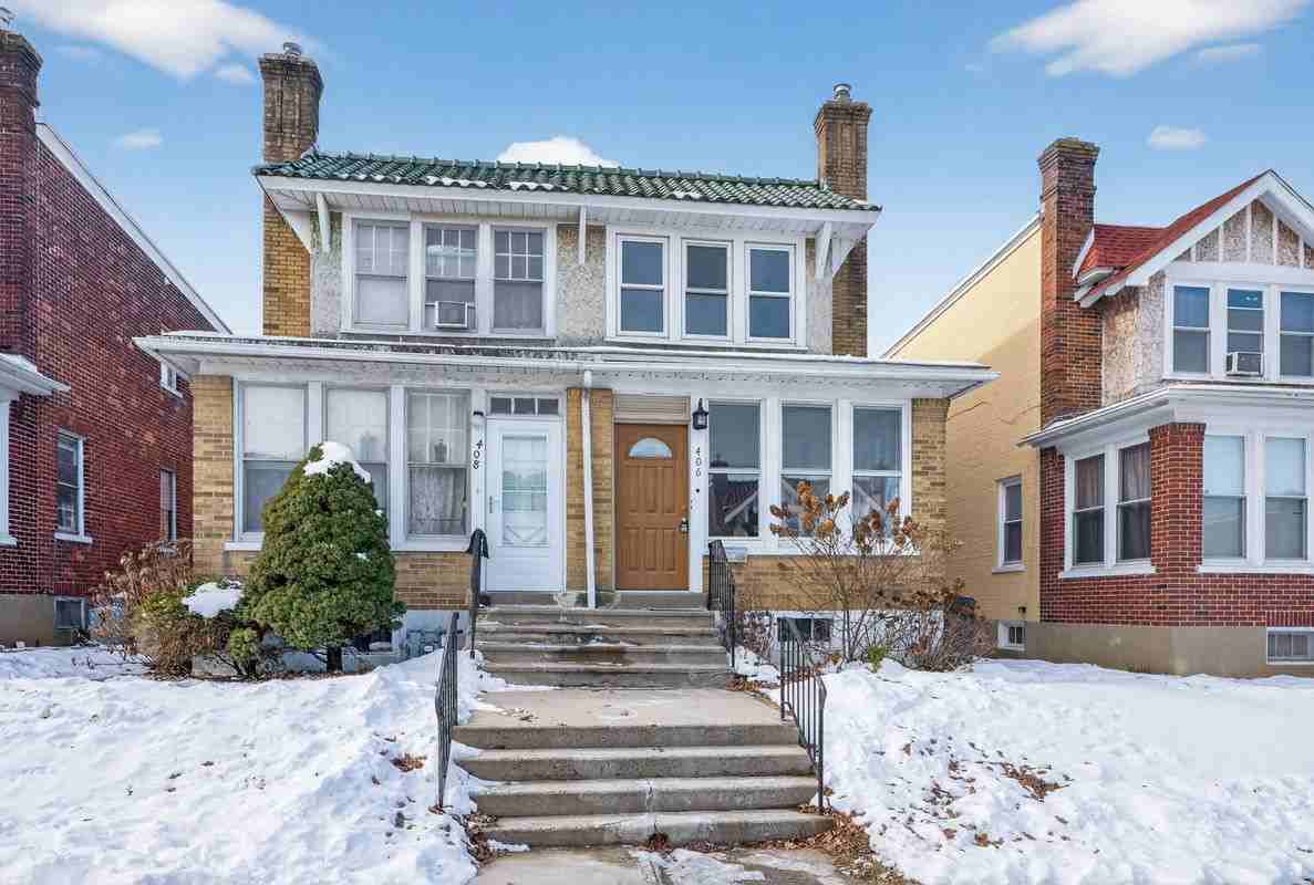 406 S 18th St - Photo 3 of 33