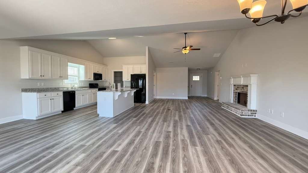 128 Champions Ln - Photo 4 of 9