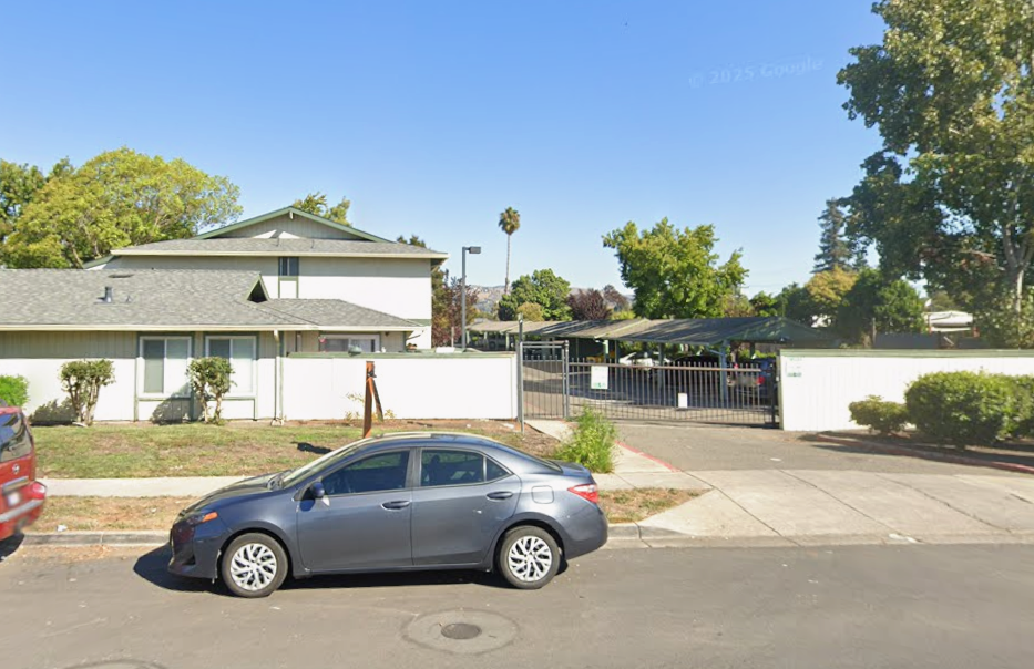 725 Auburn Pl ##103 - Photo 2 of 3