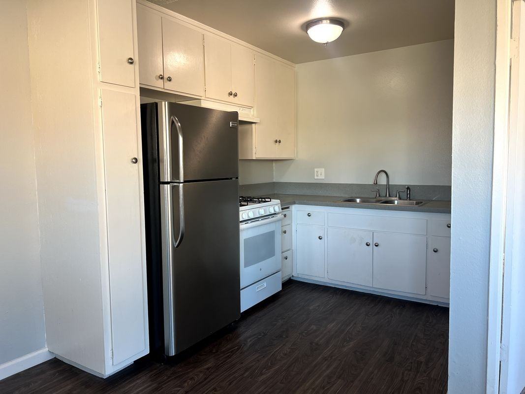 2000 Carnegie Ln ##F - Photo 2 of 13