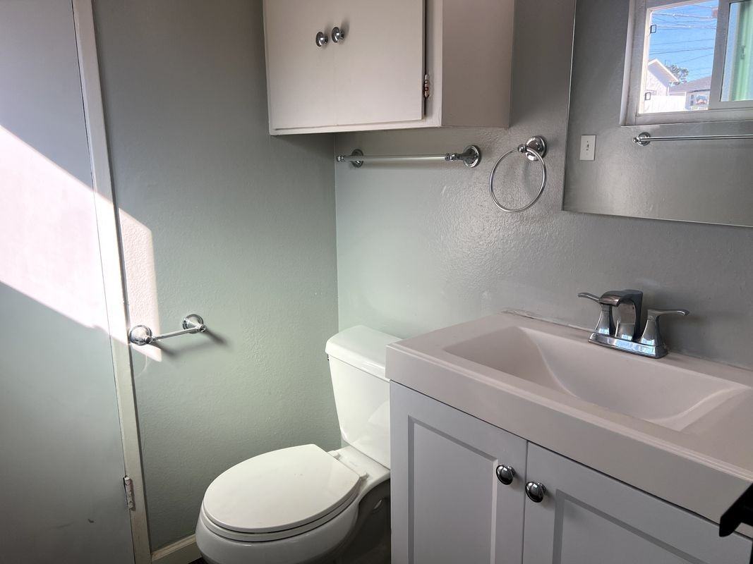 2000 Carnegie Ln ##F - Photo 3 of 13