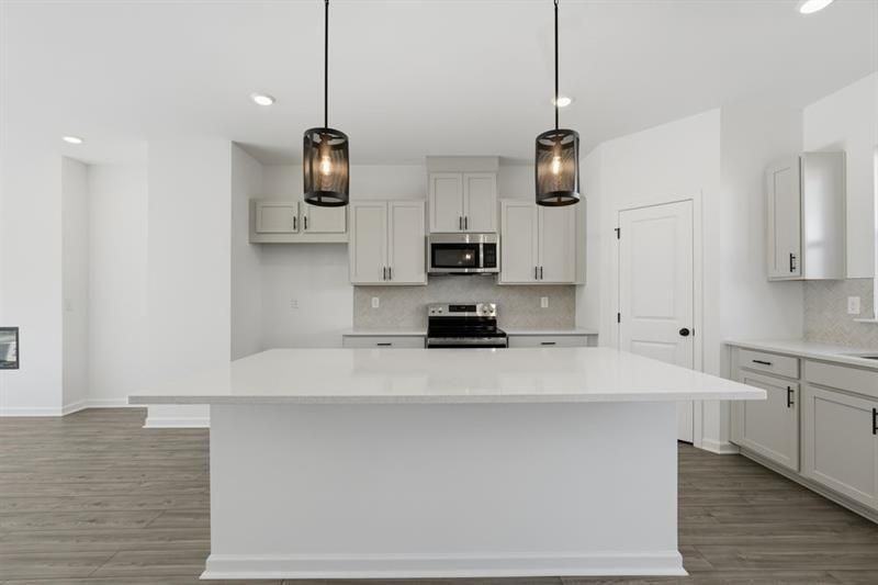 6137 Wayburn St - Photo 2 of 49