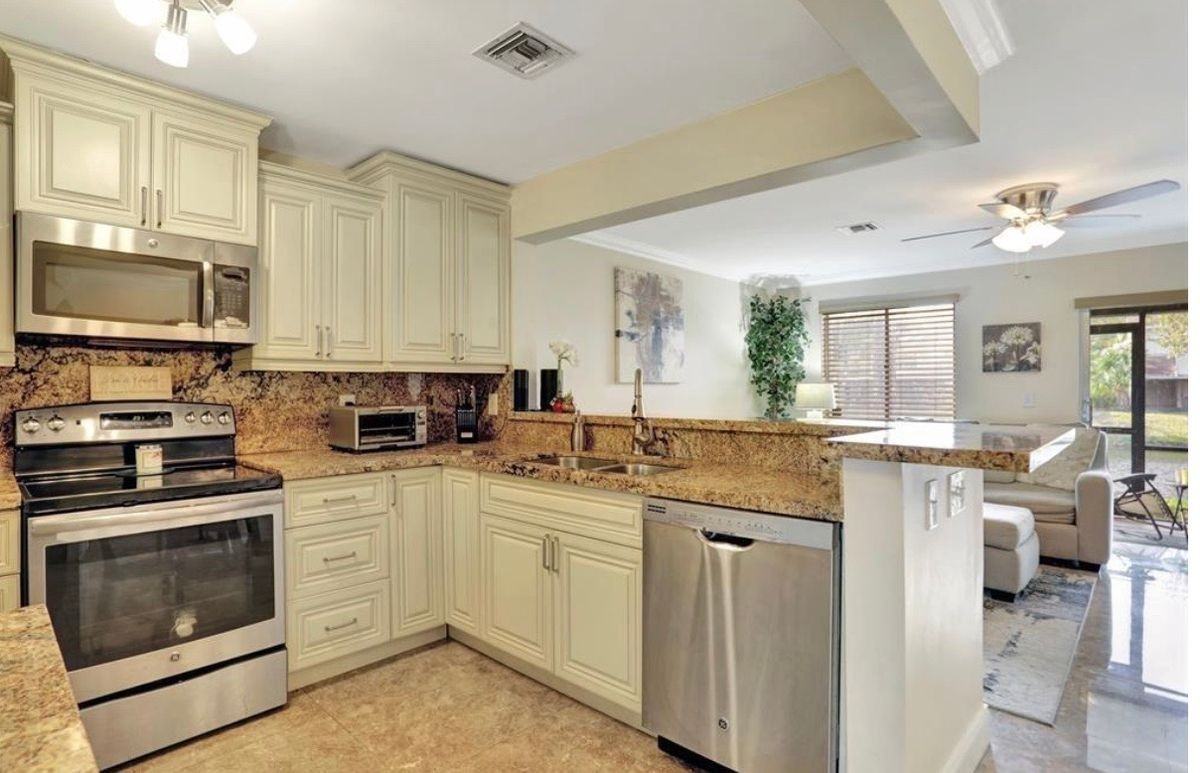 1975 Discovery Cir W - Photo 2 of 13