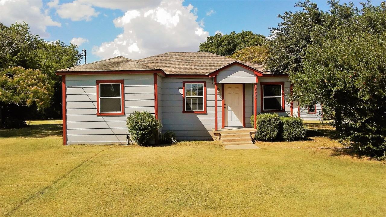 15585 S. Hwy(Blue House) - Photo 7 of 21