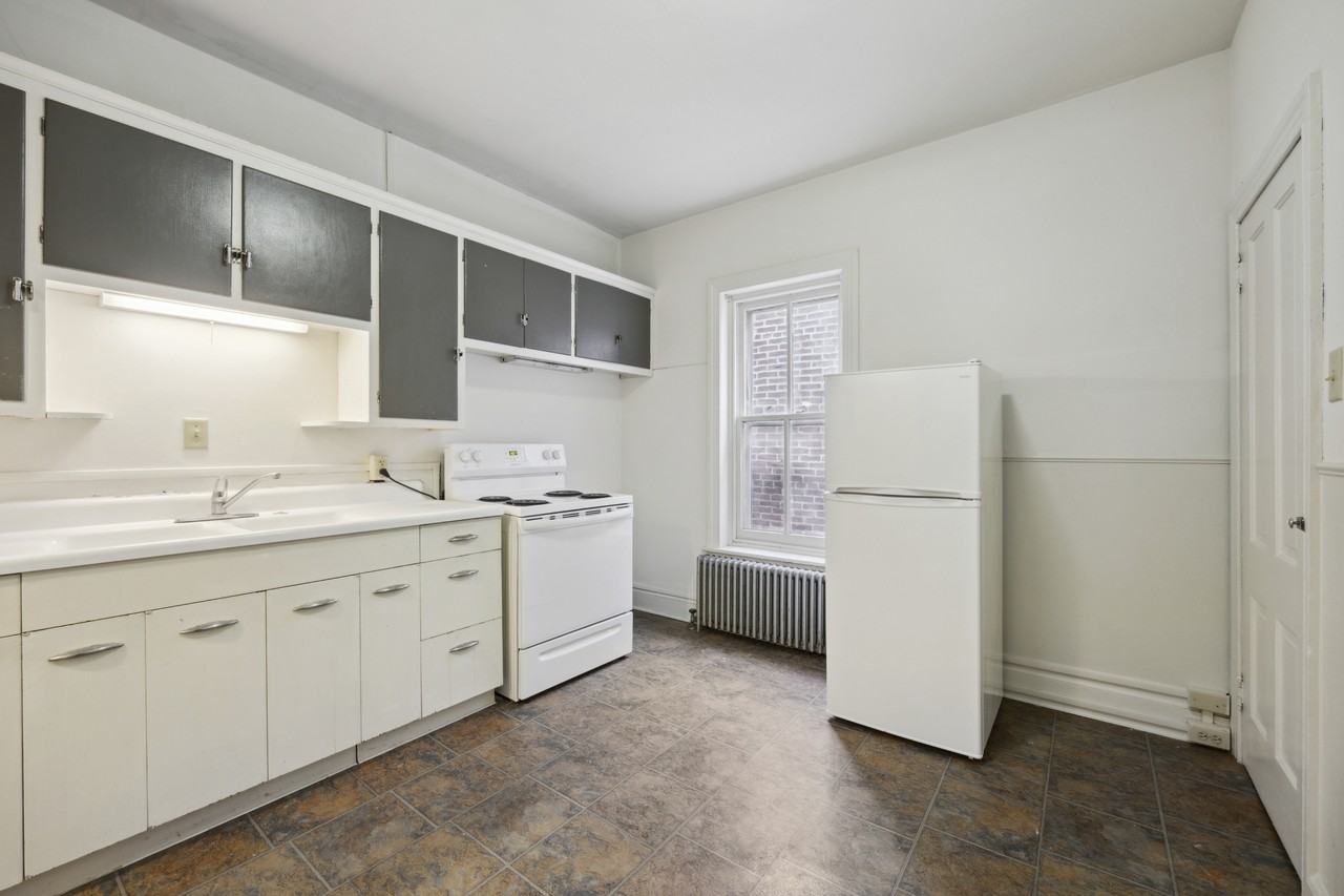 42 E 5th St #2 - Photo 4 of 25