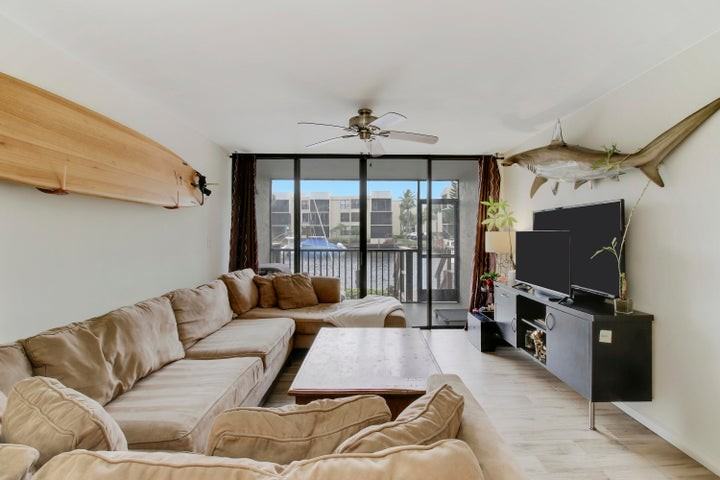 9 Royal Palm Way #105 - Photo 6 of 9