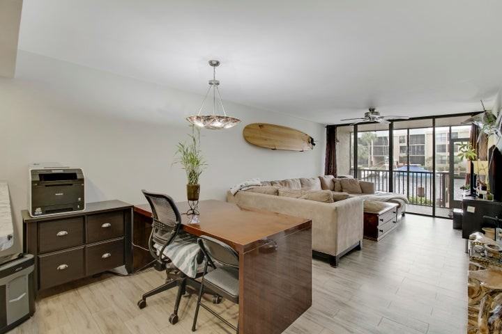 9 Royal Palm Way #105 - Photo 5 of 9