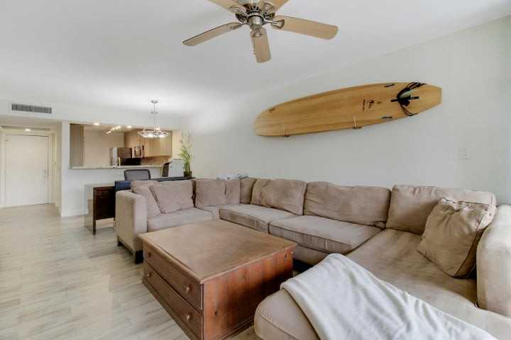 9 Royal Palm Way #105 - Photo 7 of 9