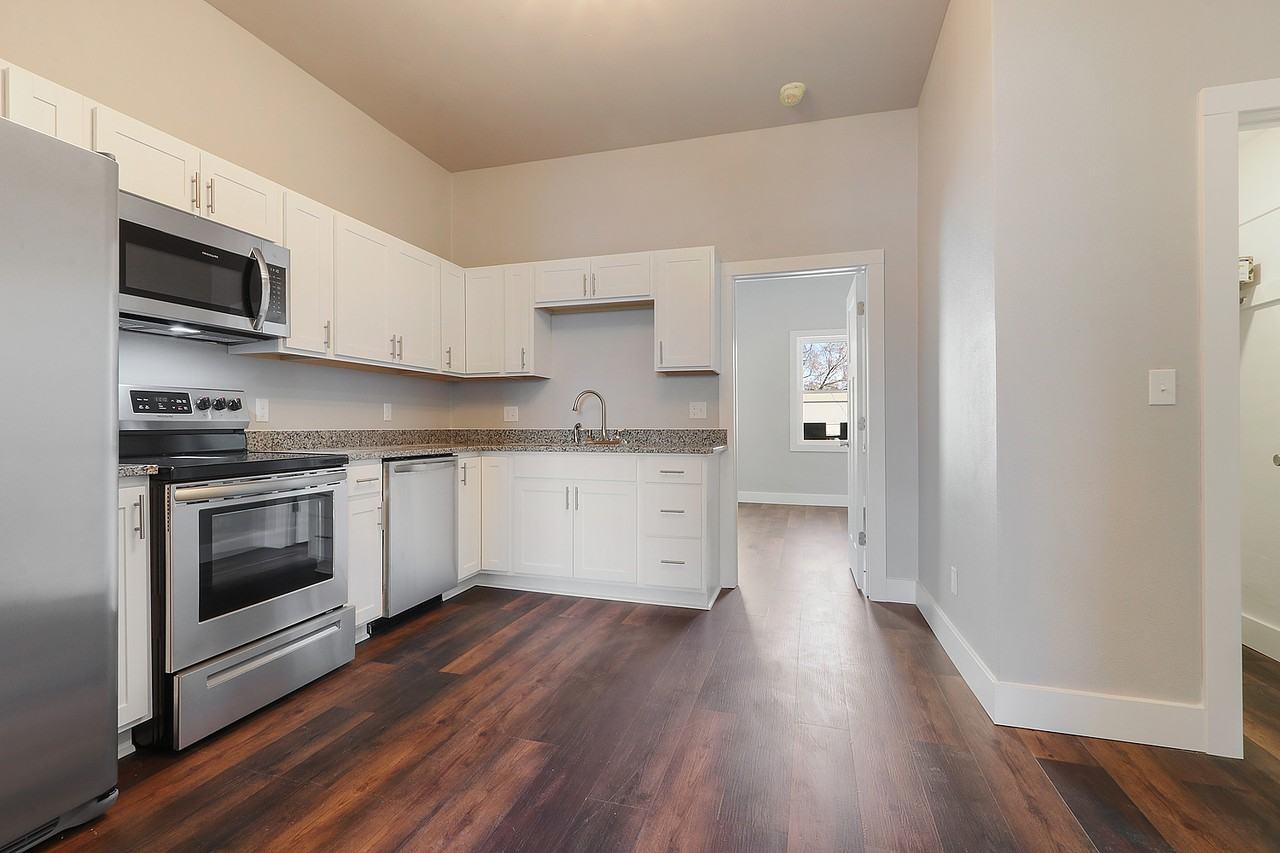 204 Main St #B - Photo 6 of 7