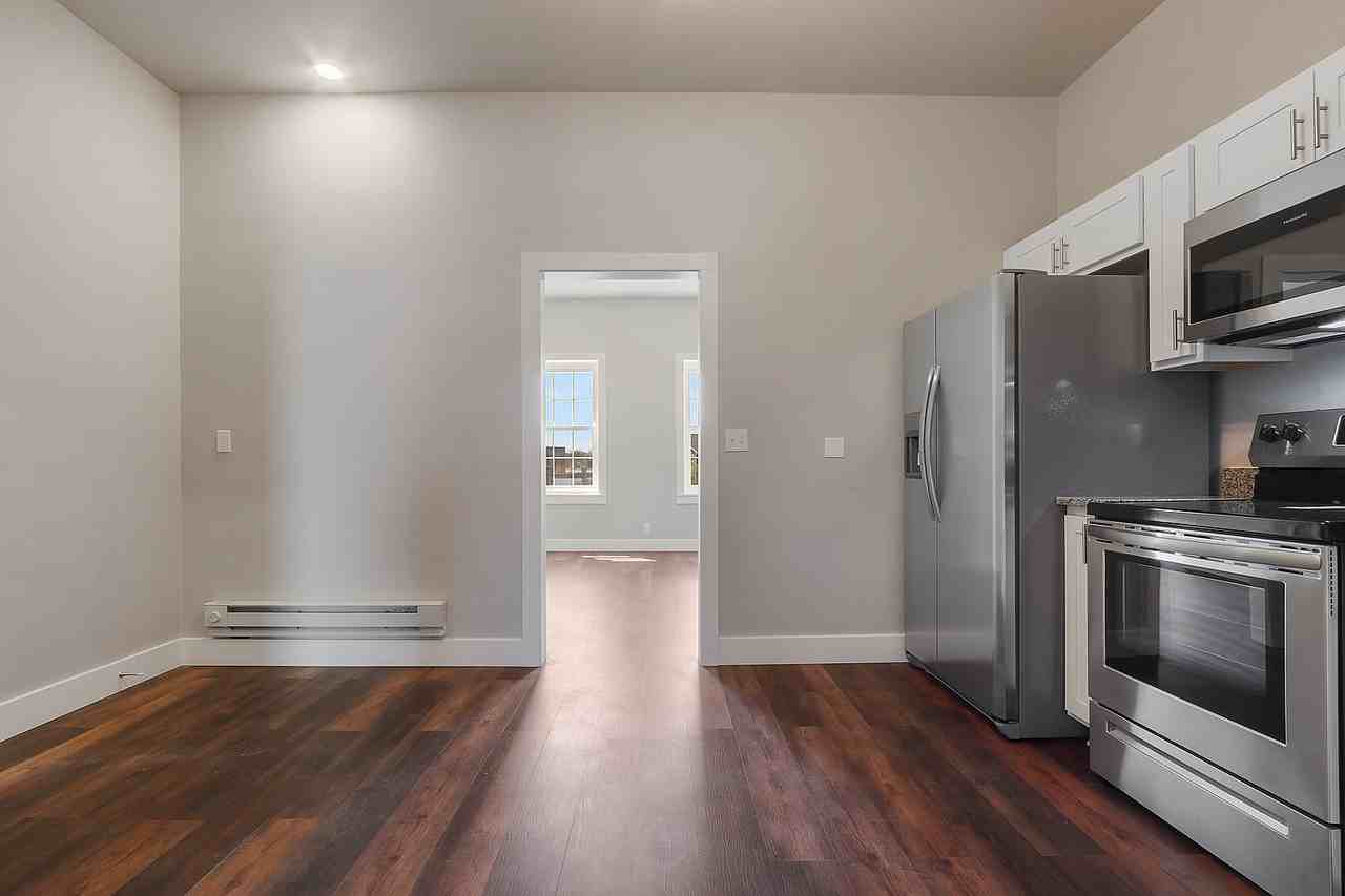 204 Main St #B - Photo 4 of 7