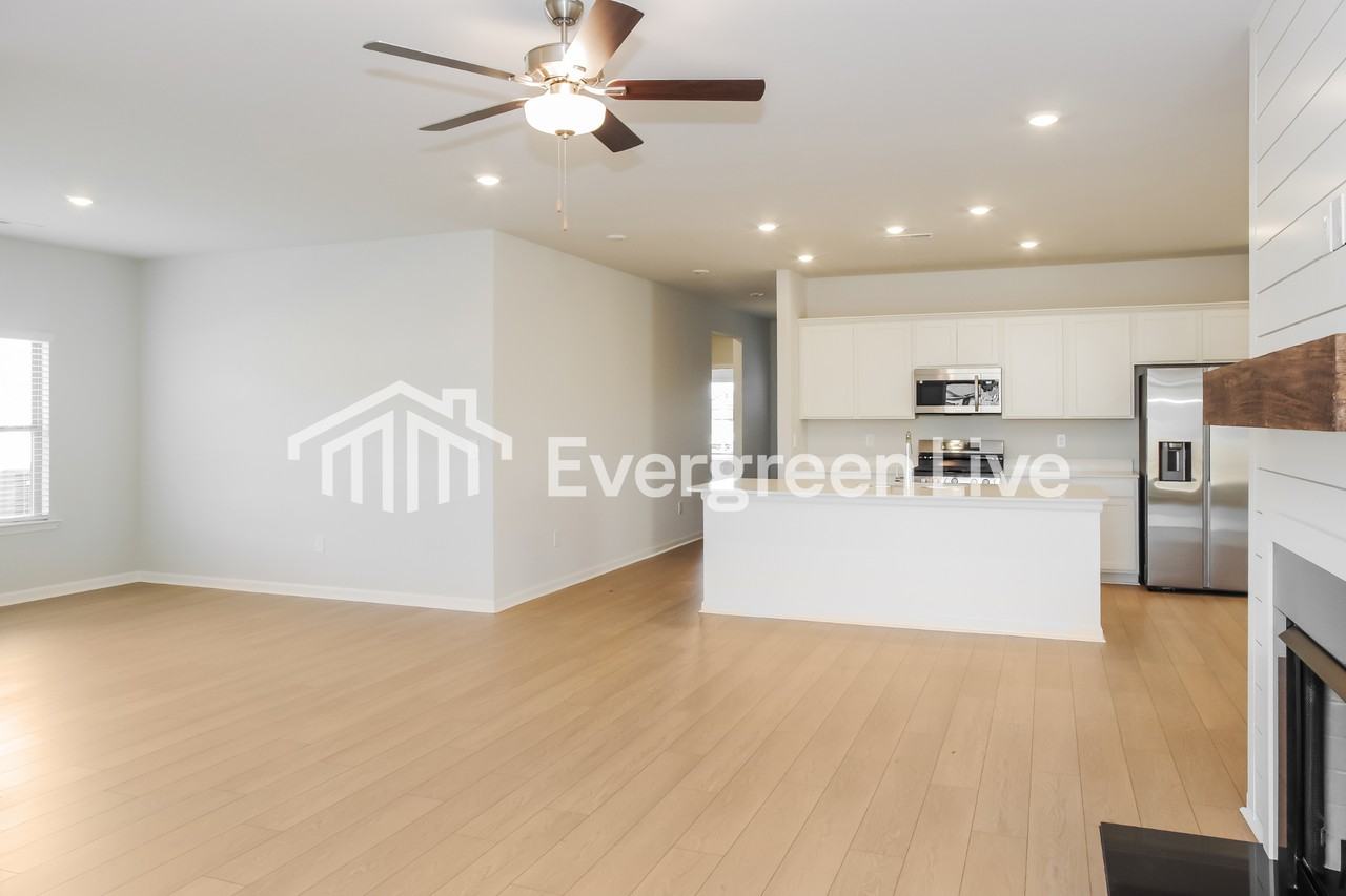 313 Allene Way - Photo 4 of 15